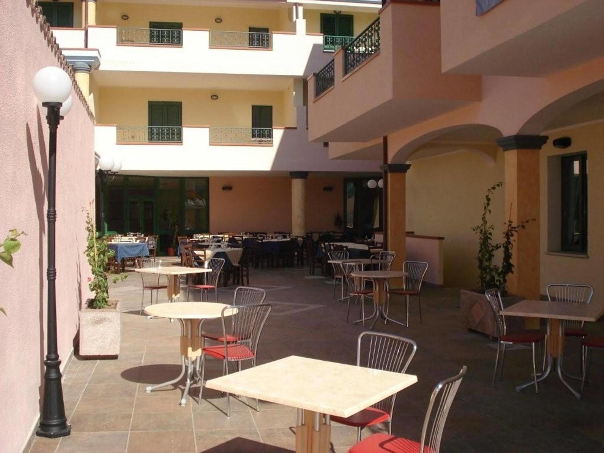 Hotel Baia Marina Orosei Restoran gambar